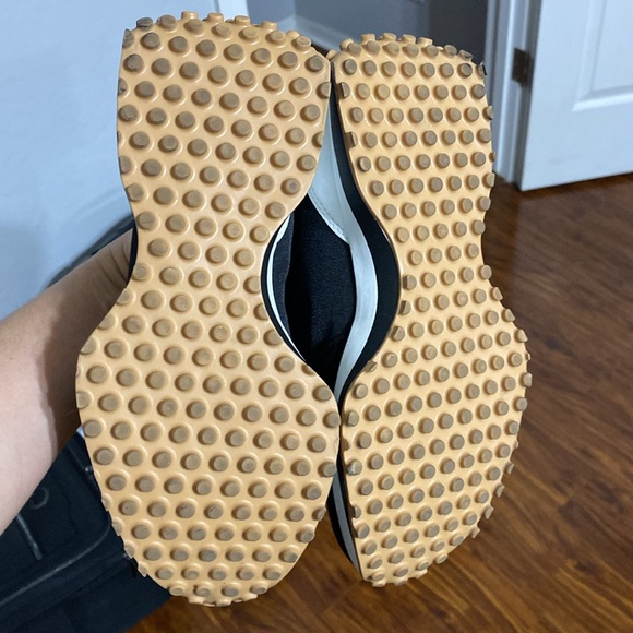 STEVE MADDEN WOMEN SNEAKERS. SIZE 6 1/2. - Picture 5 of 6